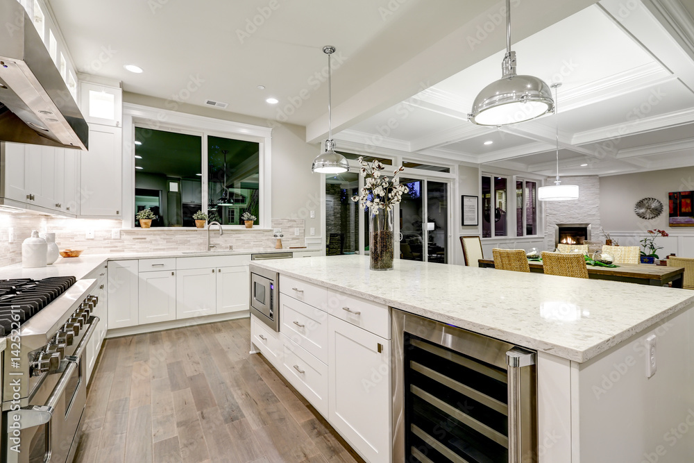 Fototapeta premium Gourmet kitchen features white cabinetry