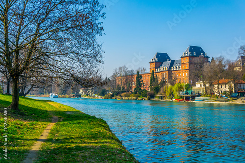 Tableau sur toile Castello del Valentino baroque castle seen from river Po in Turin, Italy