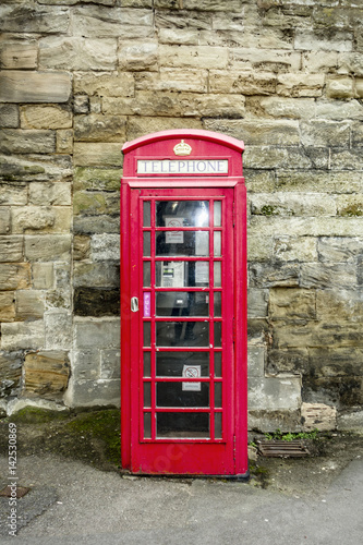 Red telephone box (booths)