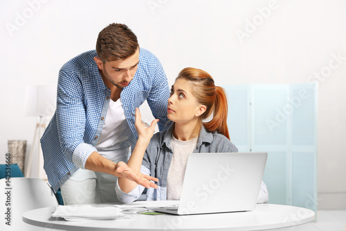 Young couple calculating ta...