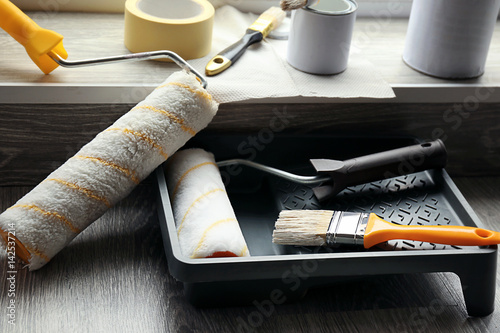 Fotografía Set of tools for painting on window sill