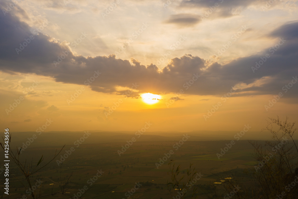 Fototapeta premium beautiful sunset with mountain