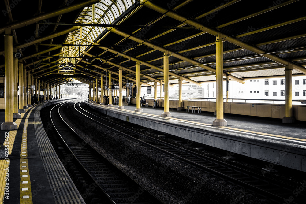 Obraz premium empty platforms in train station photo taken in Jakarta Indonesia
