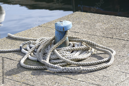 bollard with marine rope