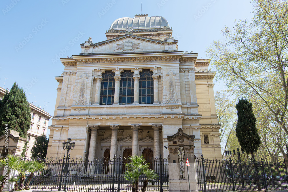Great Synagogue of Rome, it stands on the bank of the Tiber