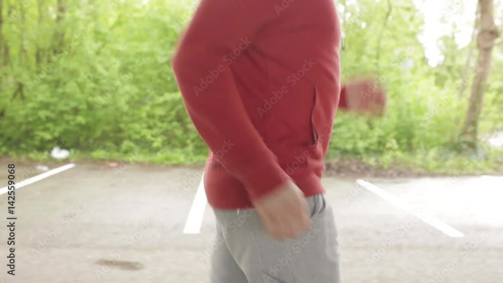 Mann läuft, joggt, Blick auf Hände Close up Mann läuft, joggt, Blick auf Hände Close up