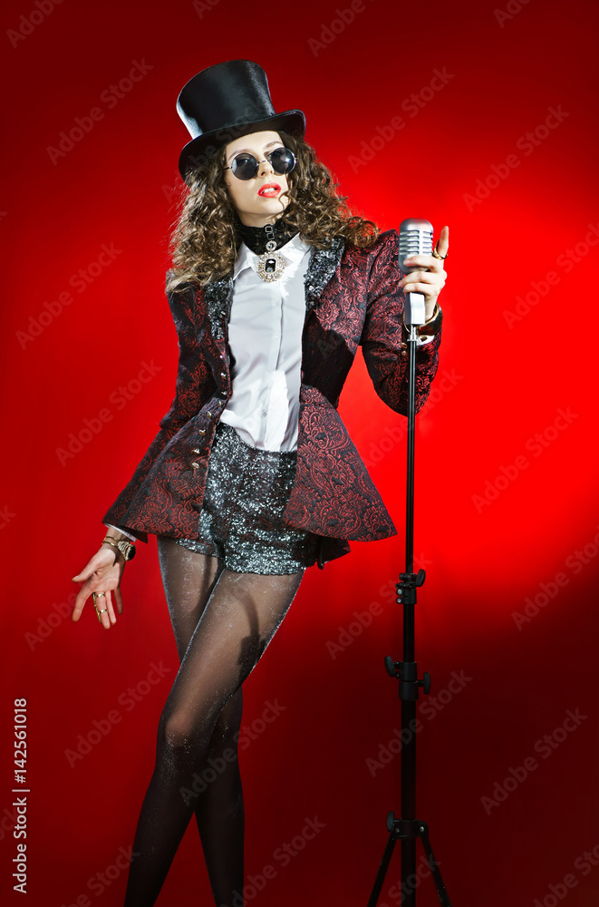 Beautiful singer Beautiful singer