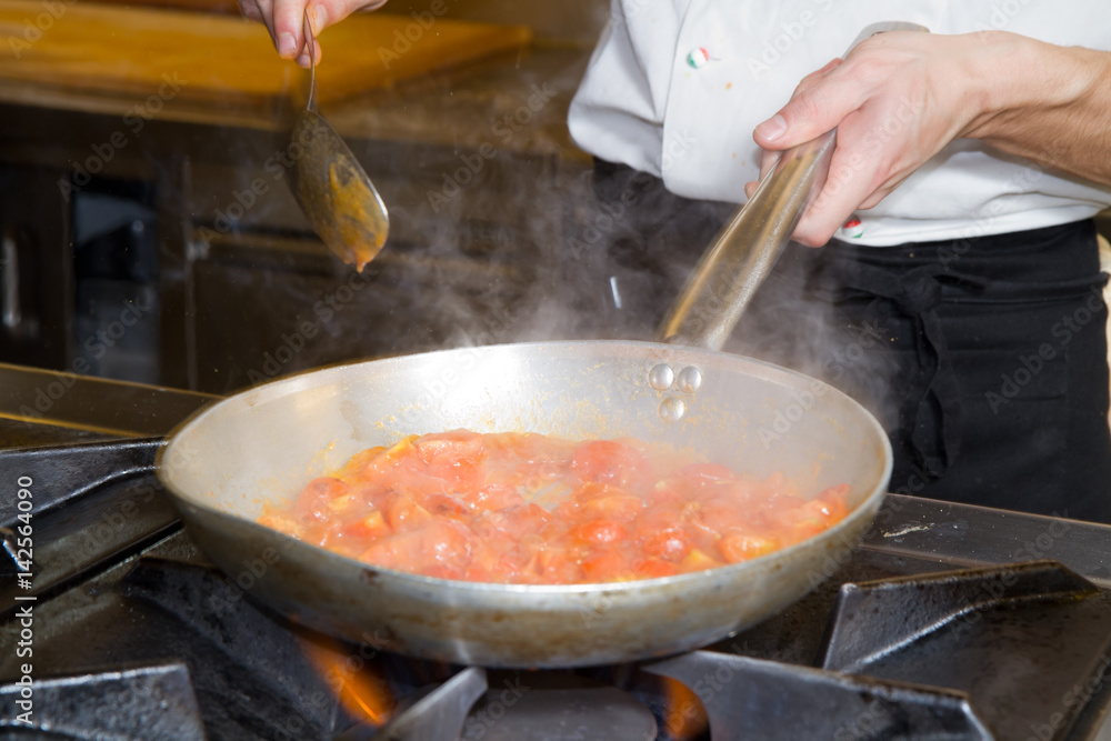 cooking tomato sauce