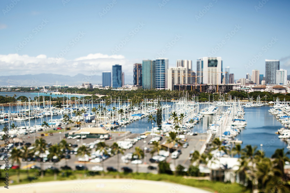 Obraz premium Yachts stand on the bays on Hawaii