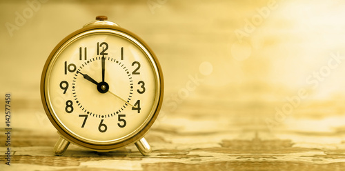 Time concept - website banner of an retro alarm clock