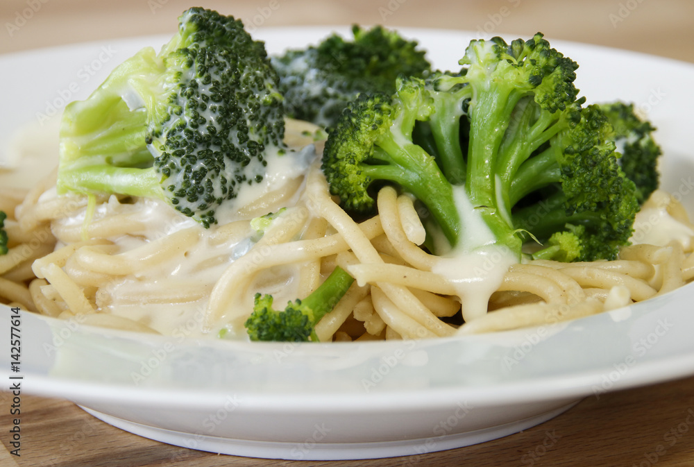 Pasta mit Brokkoli-Gorgonzola-Sauce Pasta mit Brokkoli-Gorgonzola-Sauce