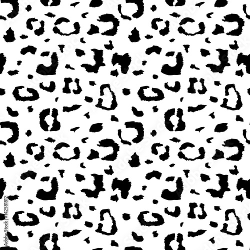 Wild leopard skin vector black and white seamless pattern for africa style fabric, safari decoration