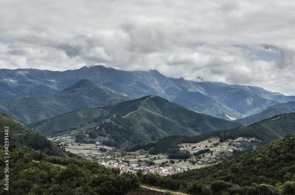 Naklejka premium Montañas