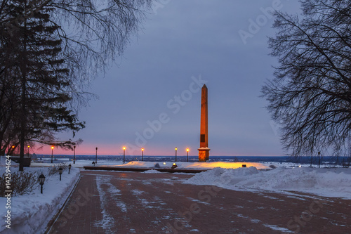 Обелиск гражданину Минину и князю Пожарскому в Нижегородском кремле вечером зимой photo