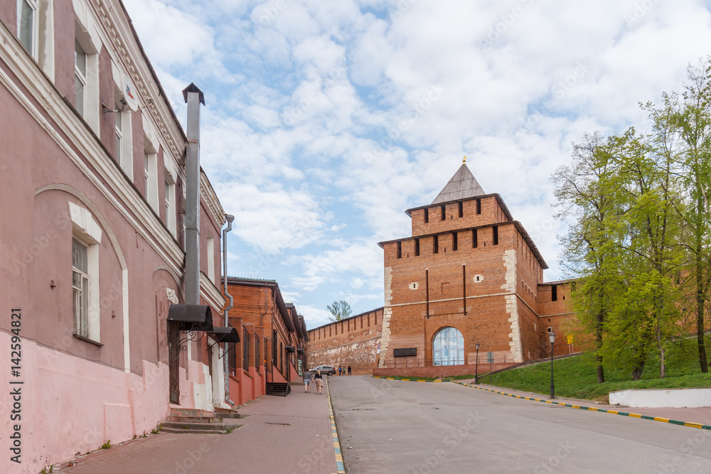 Иванский съезд и Ивановская башня кремля в Нижнем Новгороде весной