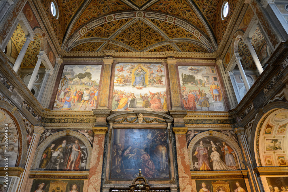 Interno della cattedrale di San Maurizio, Milano, Italia