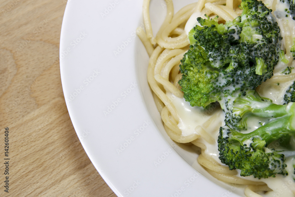 Pasta mit Brokkoli-Gorgonzola-Sauce