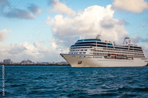 Fototapeta Naklejka Na Ścianę i Meble -  Cruise Ship San Juan Puerto Rico