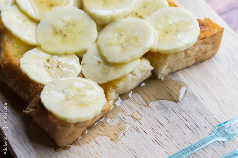 toast banana with honey caramal on table wood