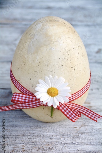 Grußkarte - Osterei mit Blüte