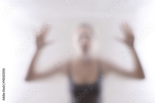 ängstliche junge Frau