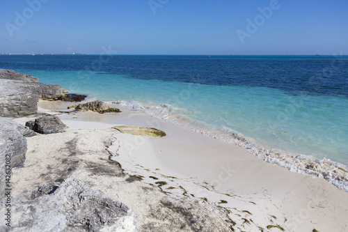 The Caribbean sea shore. Sunny day. Turquoise water. © Jne Valokuvaus