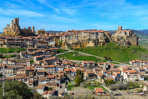 Vista panorámica de Frías, pueblo medieval en Burgos, España