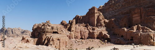 Giordania, sito archeologico di Petra, 02/10/2013: la Strada delle Facciate, la fila di tombe monumentali scavate nella parete rocciosa a sud del Tesoro nella città rosa dei Nabatei 