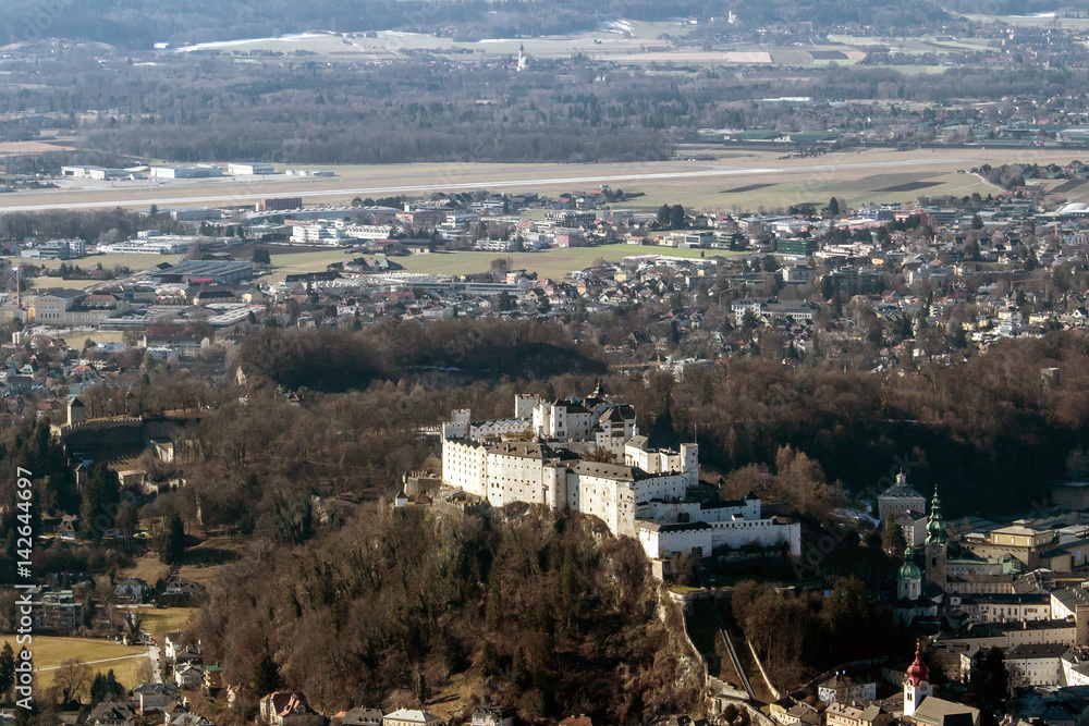 Obraz premium Widok z lotu ptaka Twierdza Hohensalzburg