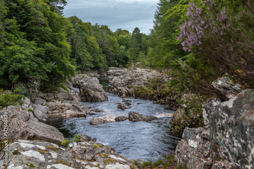 Findhorn river flowing through Highlands Fototapeta