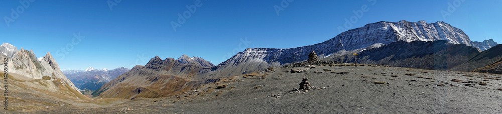Obraz premium Looking from Col de la Seigne towards Italy