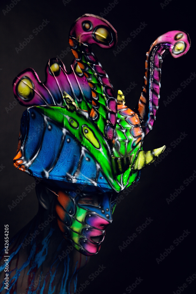 Φωτογραφία Mannequin girl in airbrush mask and headwear