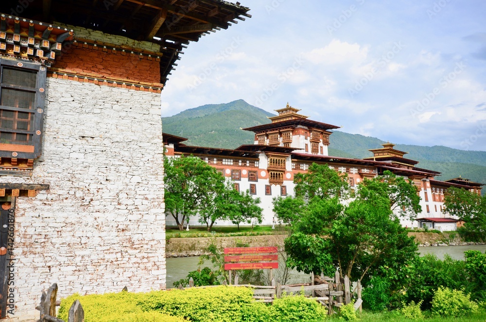 Traditional Bhutanese Architecture of Punakha Dzong in Bhutan Traditional Bhutanese Architecture of Punakha Dzong in Bhutan
