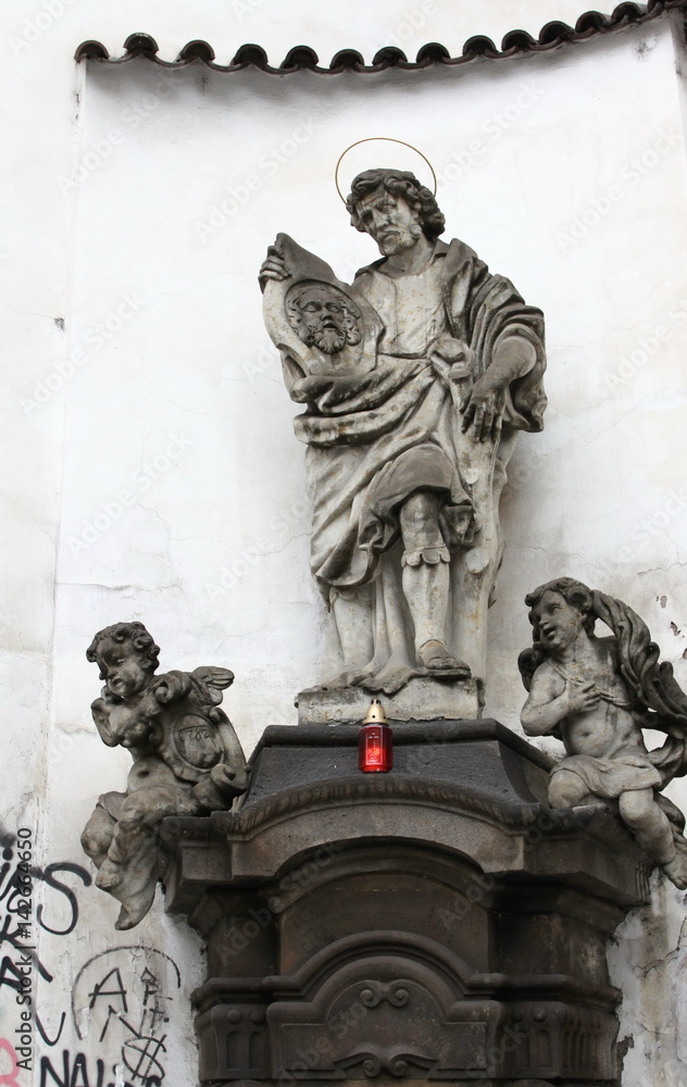 Obraz premium The sculpture at the Cathedral in Prague.