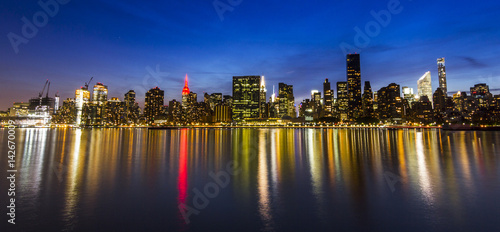 Fototapeta Naklejka Na Ścianę i Meble -  Manhattan at night, view from Long Island