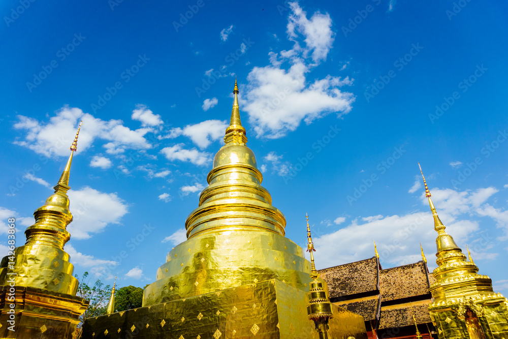 Naklejka premium THAILAND,CHAINGMAI-Mar 12, 2017: Wat Phra Singh temple. view of the amazing golden and white buiding.