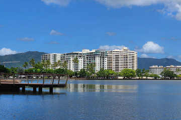 Acrylglasbilder Stadt am Wasser Marina von Cairns in Australien  © electra kay-smith