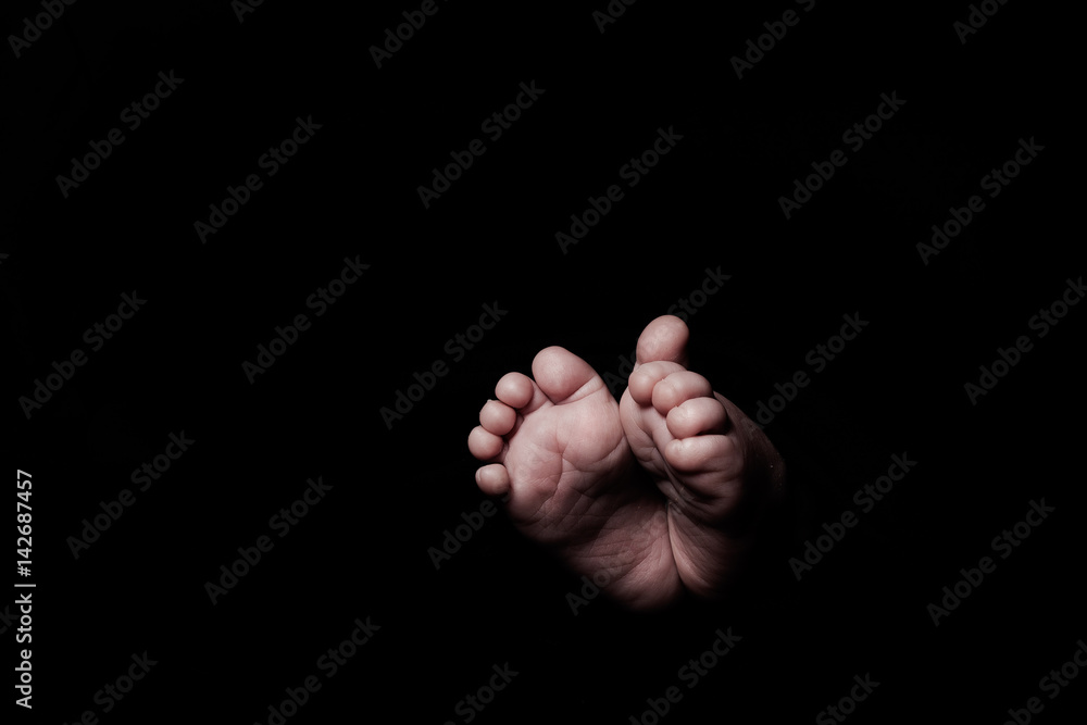Baby Füße im dunkeln Baby Füße im dunkeln