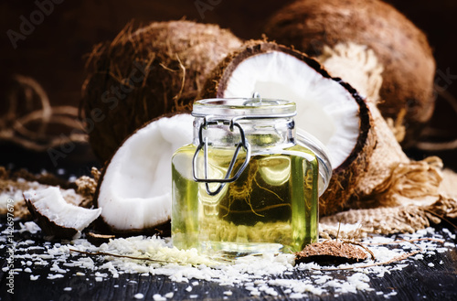 Fotografía Coconut oil, selective focus