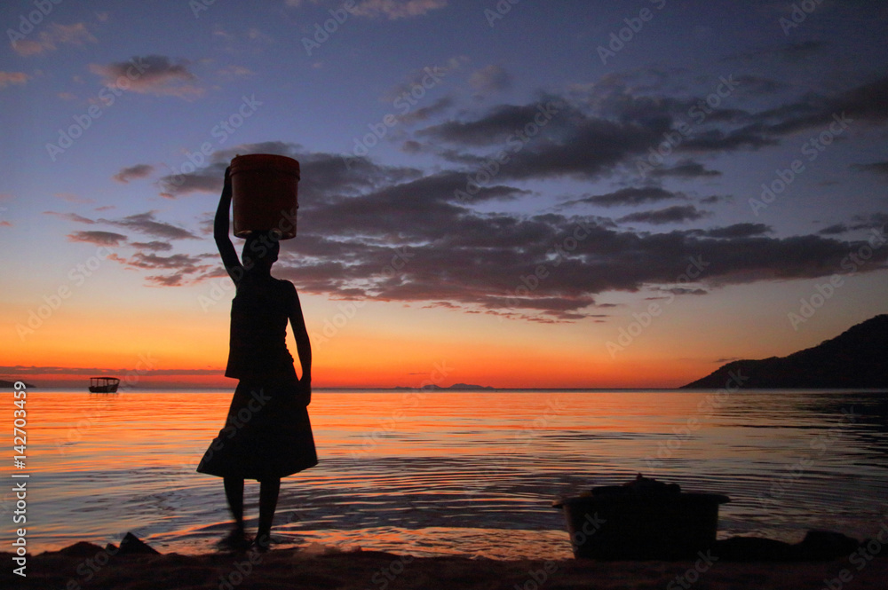 Fototapeta premium 19.05.2016, Afryka, Malawi, Jezioro Nyasa, Zachód słońca nad jeziorem Nyasa