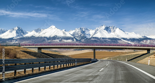 Fototapeta Naklejka Na Ścianę i Meble -  Empty highway and Tatra mountains, Slovakia