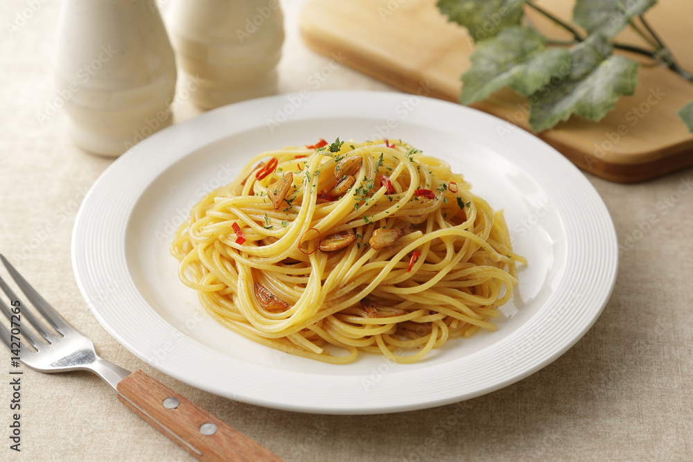 ペペロンチーノ Pasta aglio, olio e peperoncino ペペロンチーノ Pasta aglio, olio e peperoncino