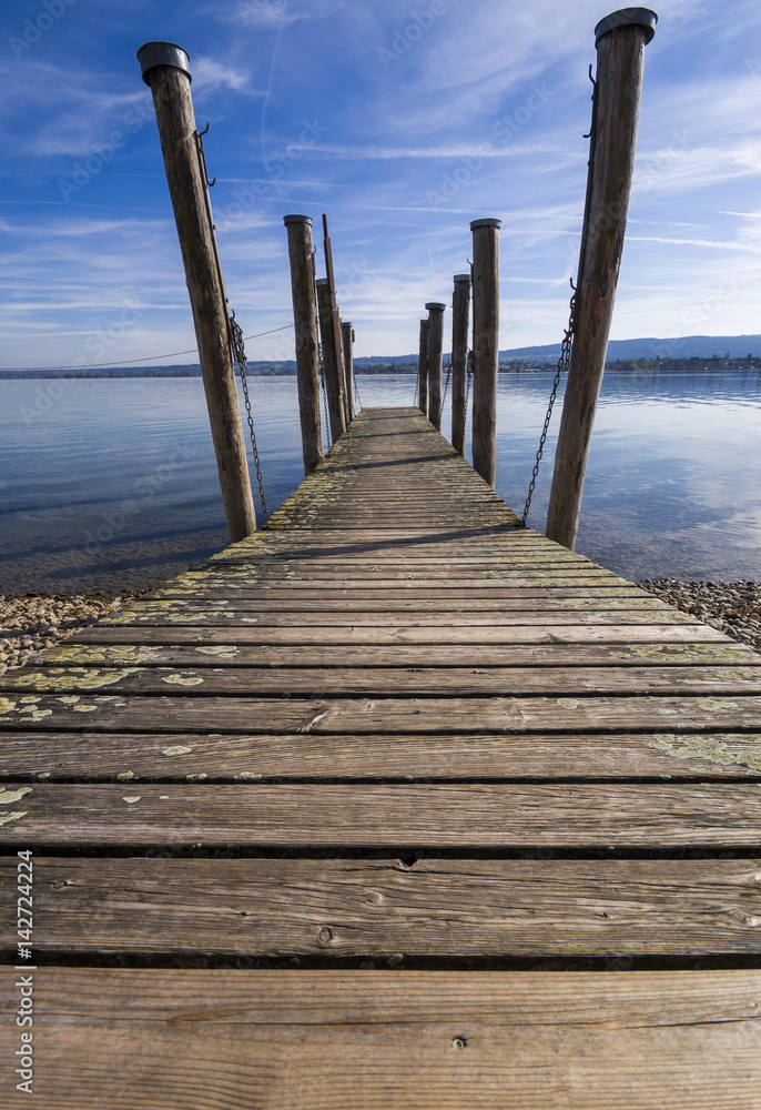 Fototapeta premium Bade Urlaub am schönen Bodensee mit blauen Himmel 