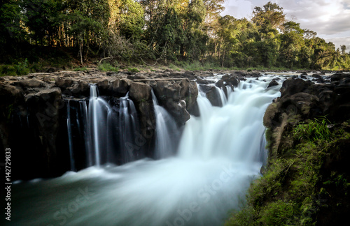 Fototapeta Naklejka Na Ścianę i Meble -  Tat Pha Suam Waterfall in Bolaven, Laos