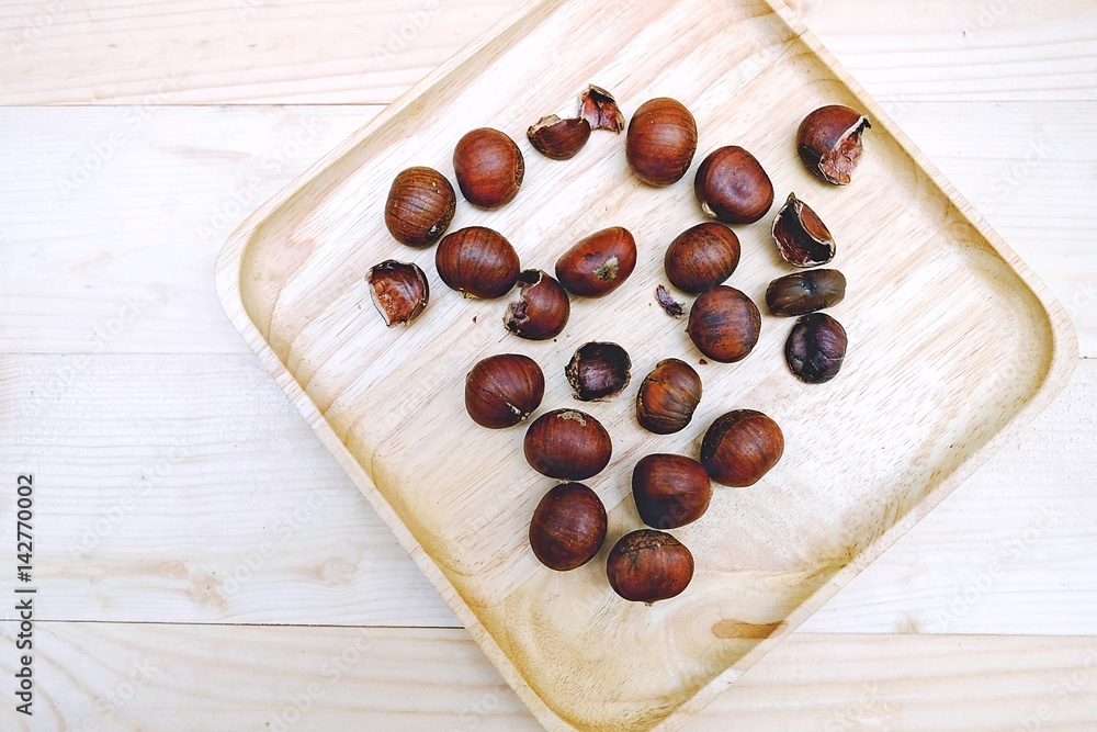 Naklejka premium Chestnut in dish Wooden on the Table 