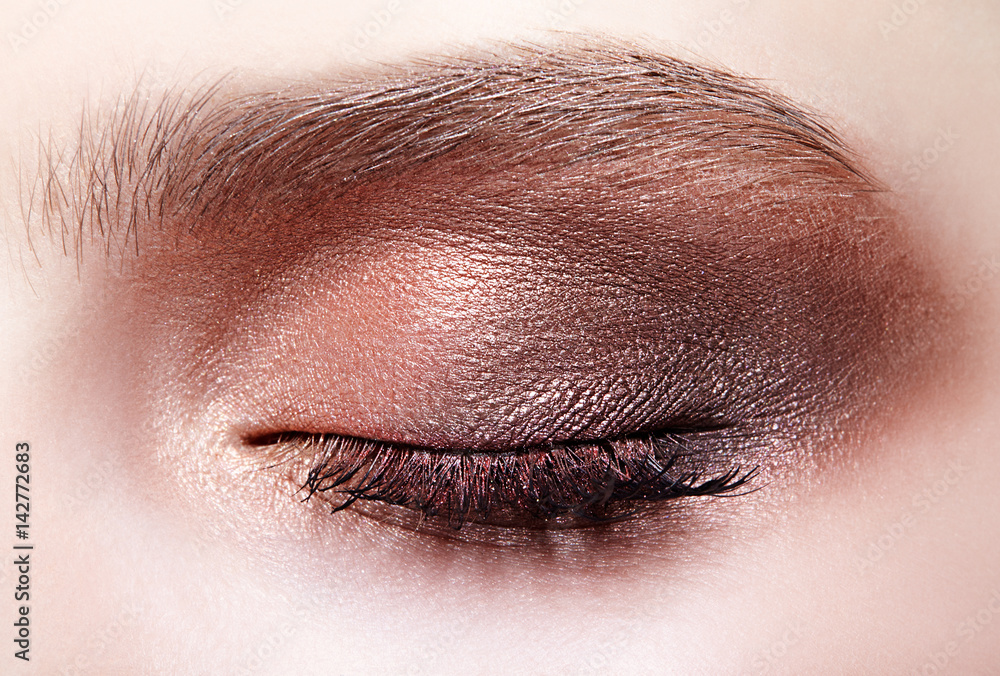 Obraz premium Female eye zone and brows with day makeup