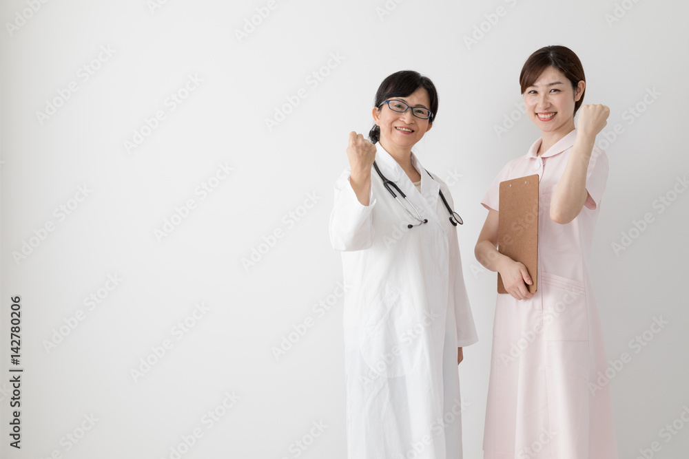 医者と看護師、女医、ガッツポーズ 医者と看護師、女医、ガッツポーズ