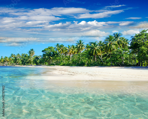 Ferien, Tourismus, Glück, Freude, Ruhe, Auszeit, Meditation: Traumurlaub an einem einsamen Strand in der Karibik :) © doris oberfrank-list