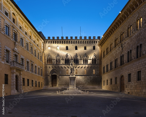 Palazzo Salimbeni in Siena photo