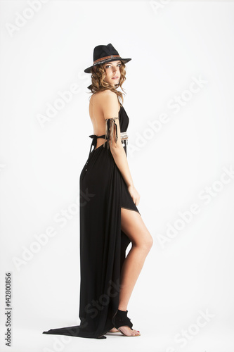 Young woman in profile, wearing a hat and a black dress © Warpedgalerie